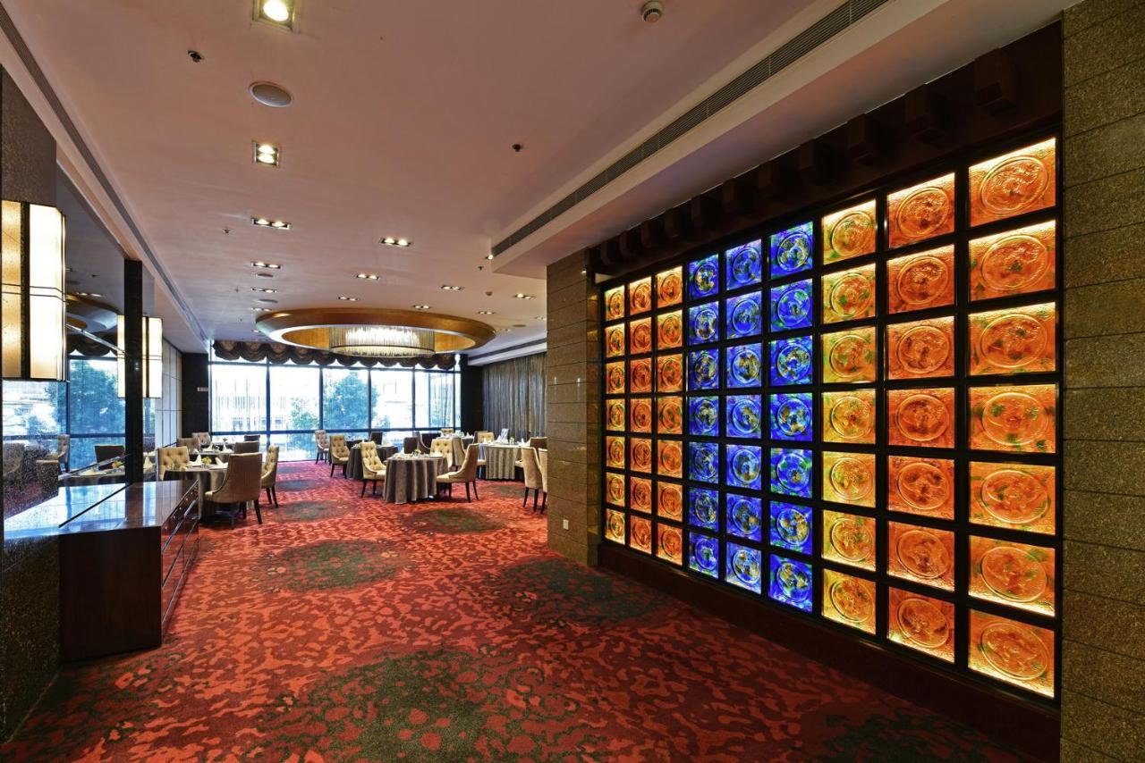 Hotel Equatorial Шанхай Екстериор снимка